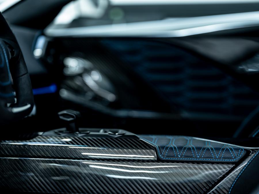 Детали интерьера Zenvo TSR-S 2020 года  (фото 12 из 17)